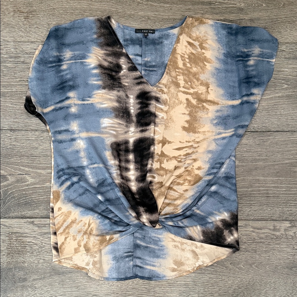 West Kei Tie-Dye V-Neck Blouse in Blue and Tan